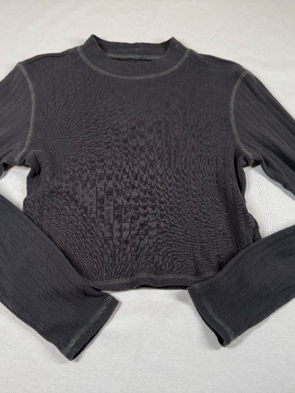American Eagle Women's Cropped Long Sleeve Sweater Size Medium - Gray